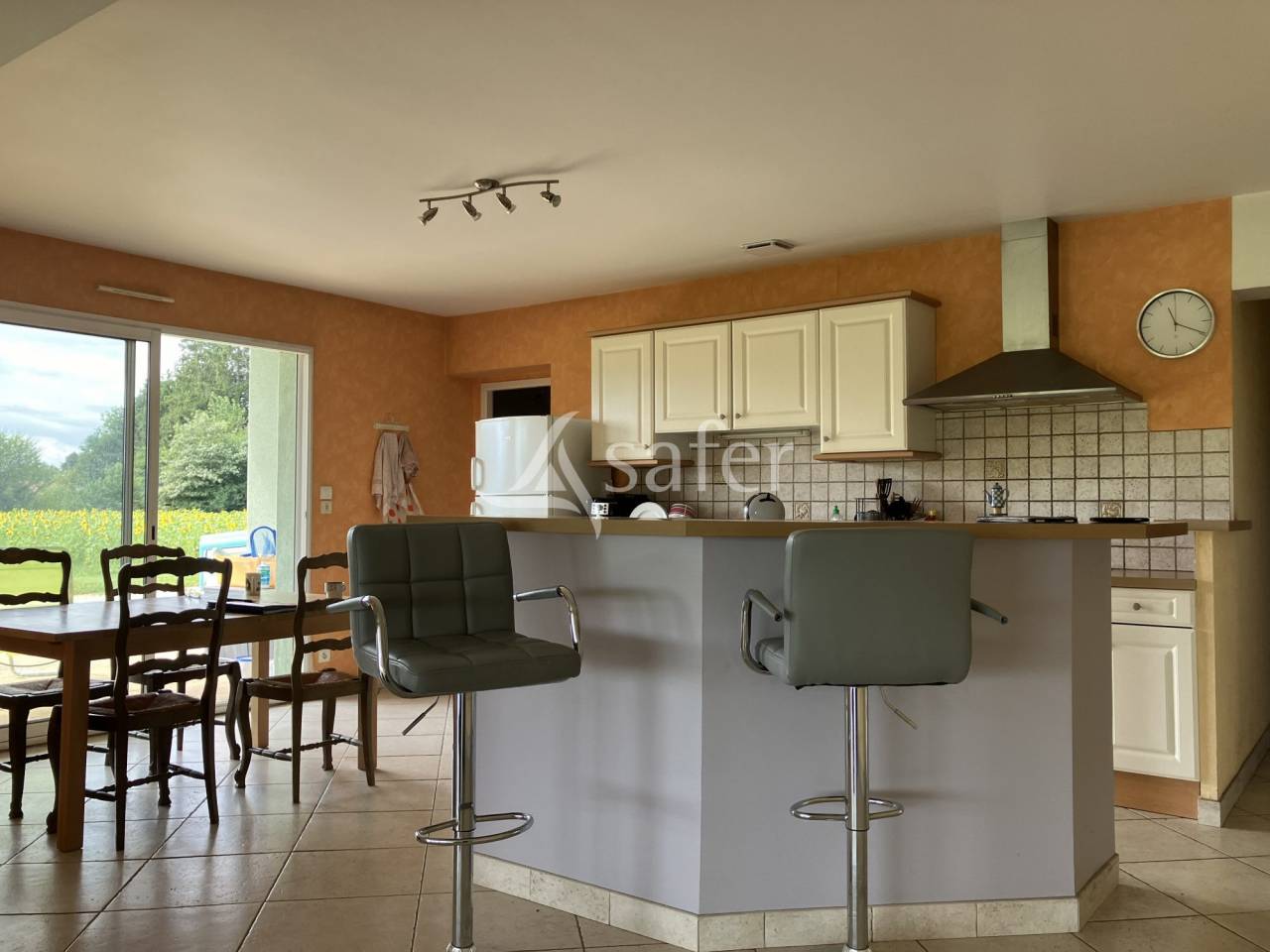 Propri&eacute;t&eacute; rurale de 3 ha - Maison moderne de 240 m&sup2; - 1 b&acirc;ti