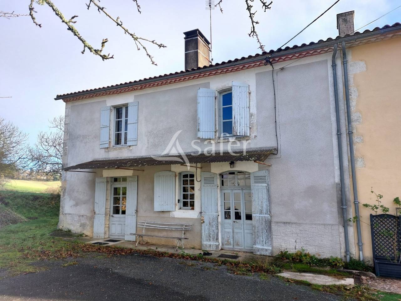 Propri&eacute;t&eacute; avec maison en pierre sur 8ha proche Rib&eacute;rac