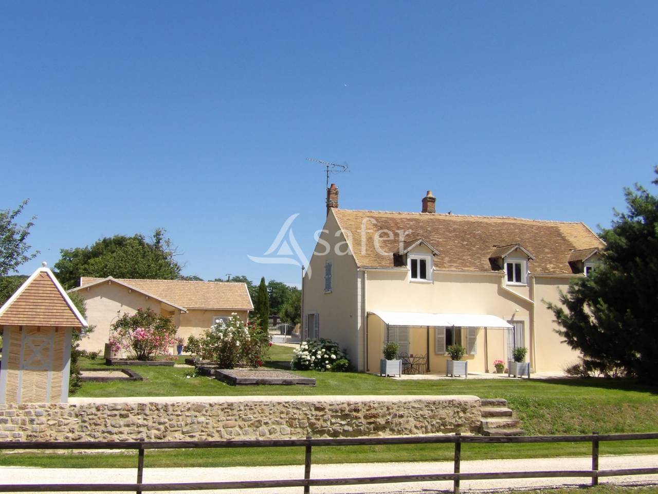 Propri&eacute;t&eacute; &eacute;questre proche Paris - 9ha