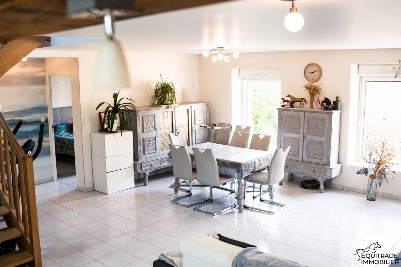 Propri&eacute;t&eacute; avec maison et d&eacute;pendances, 1ha50