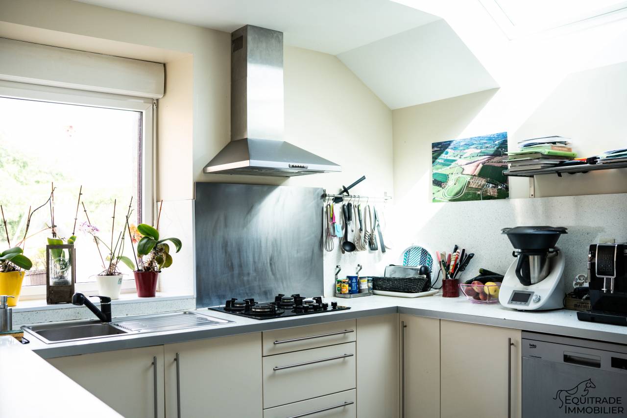 Propri&eacute;t&eacute; avec maison et d&eacute;pendances, 1ha50