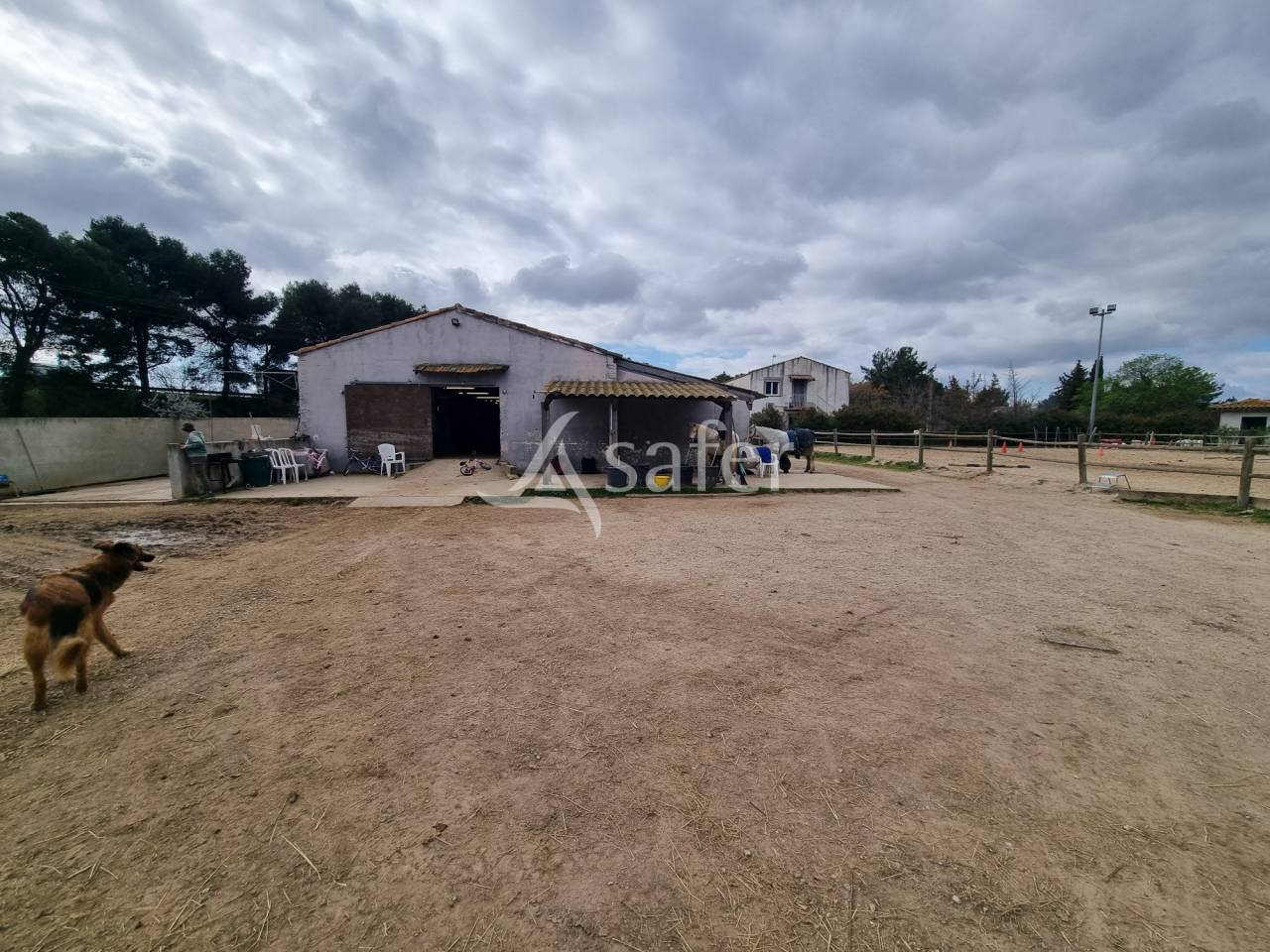 B&acirc;timent agricole sur 1.2ha -Ecuries aux portes de B&eacute;ziers