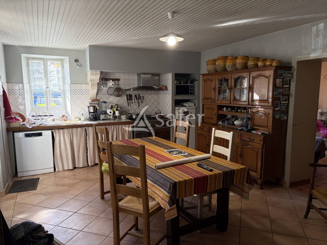 Propri&eacute;t&eacute; agricole avec 2 maisons sur 21ha