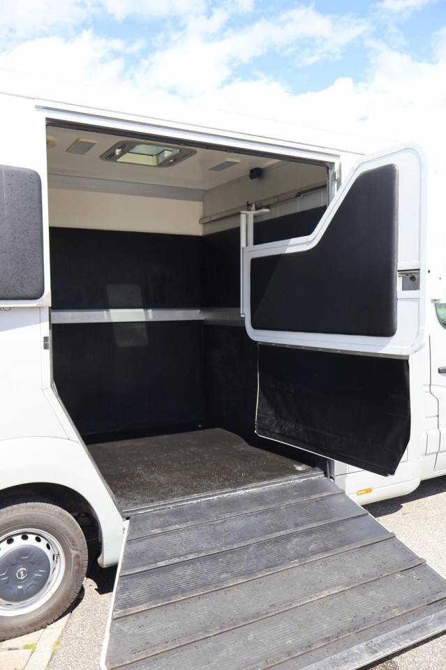 VL STX MOVANO 5P 165CH - VENDU