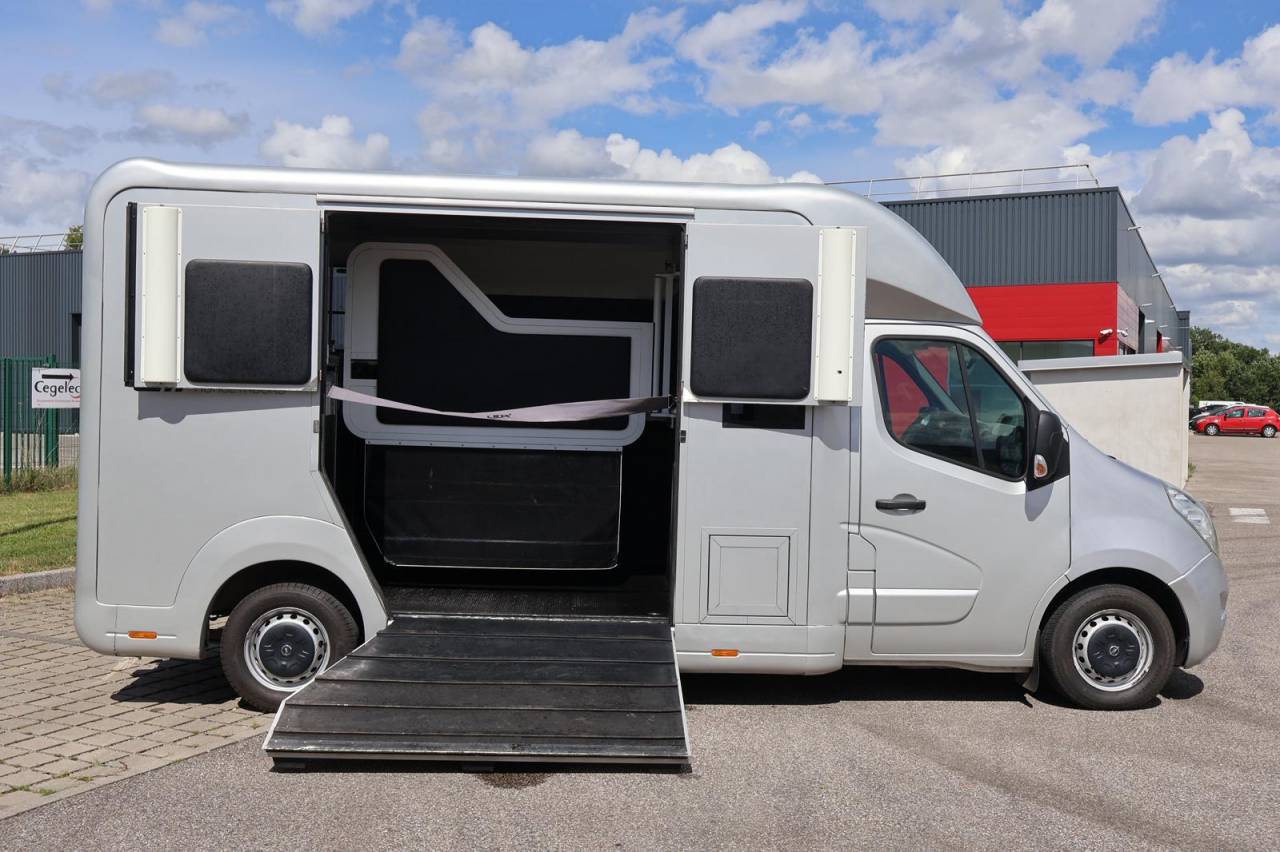 VL STX MOVANO 5P 165CH - VENDU