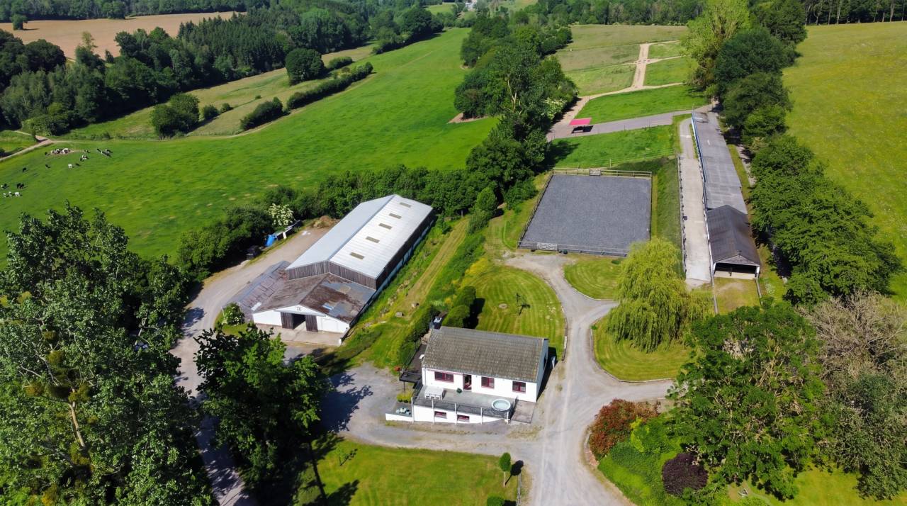 Propri&eacute;t&eacute; &eacute;questre de caract&egrave;re sur 8 hectares &agrave; Durbuy