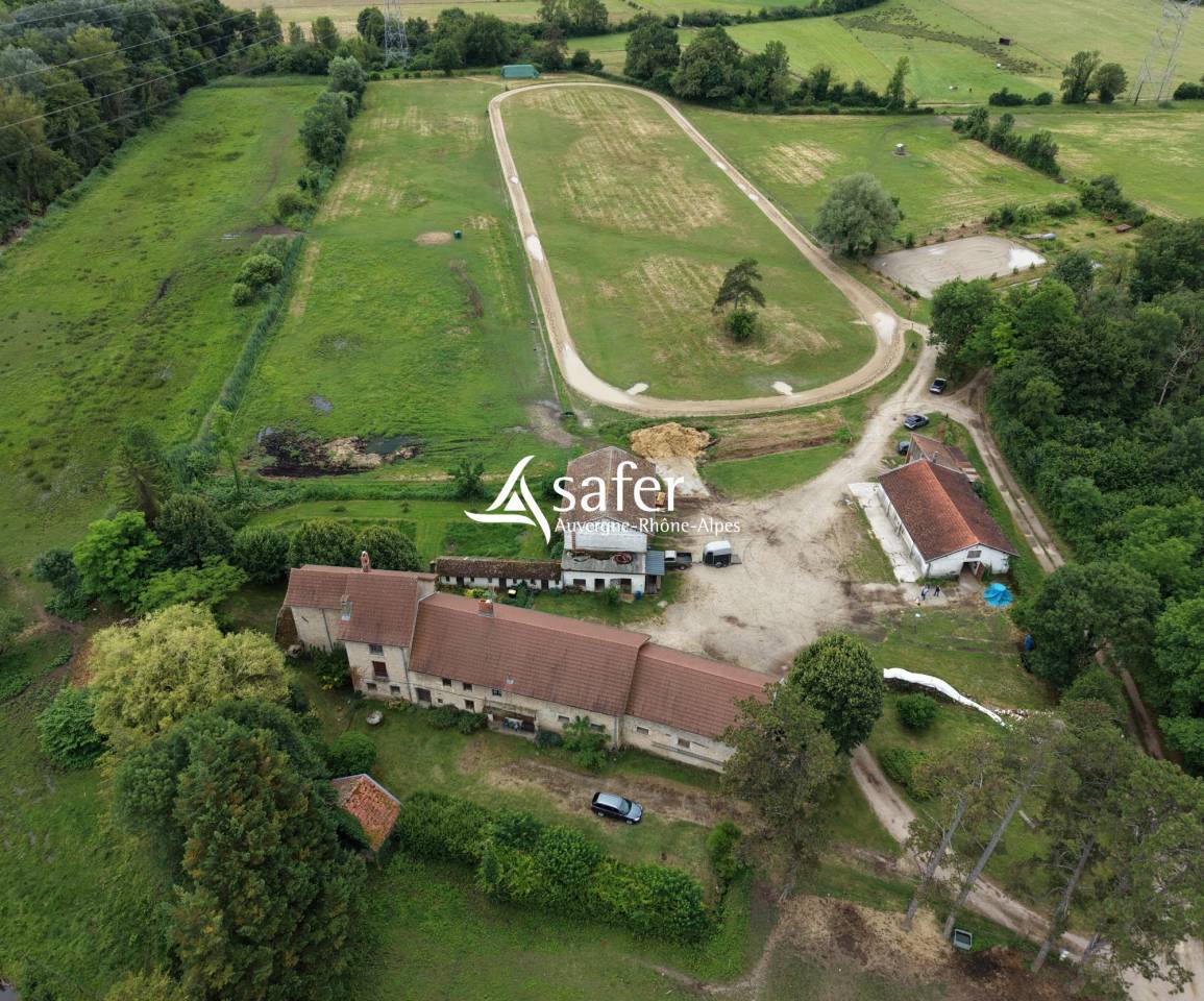 Domaine Equestre sur 29 ha avec pistes d'entra&icirc;nement