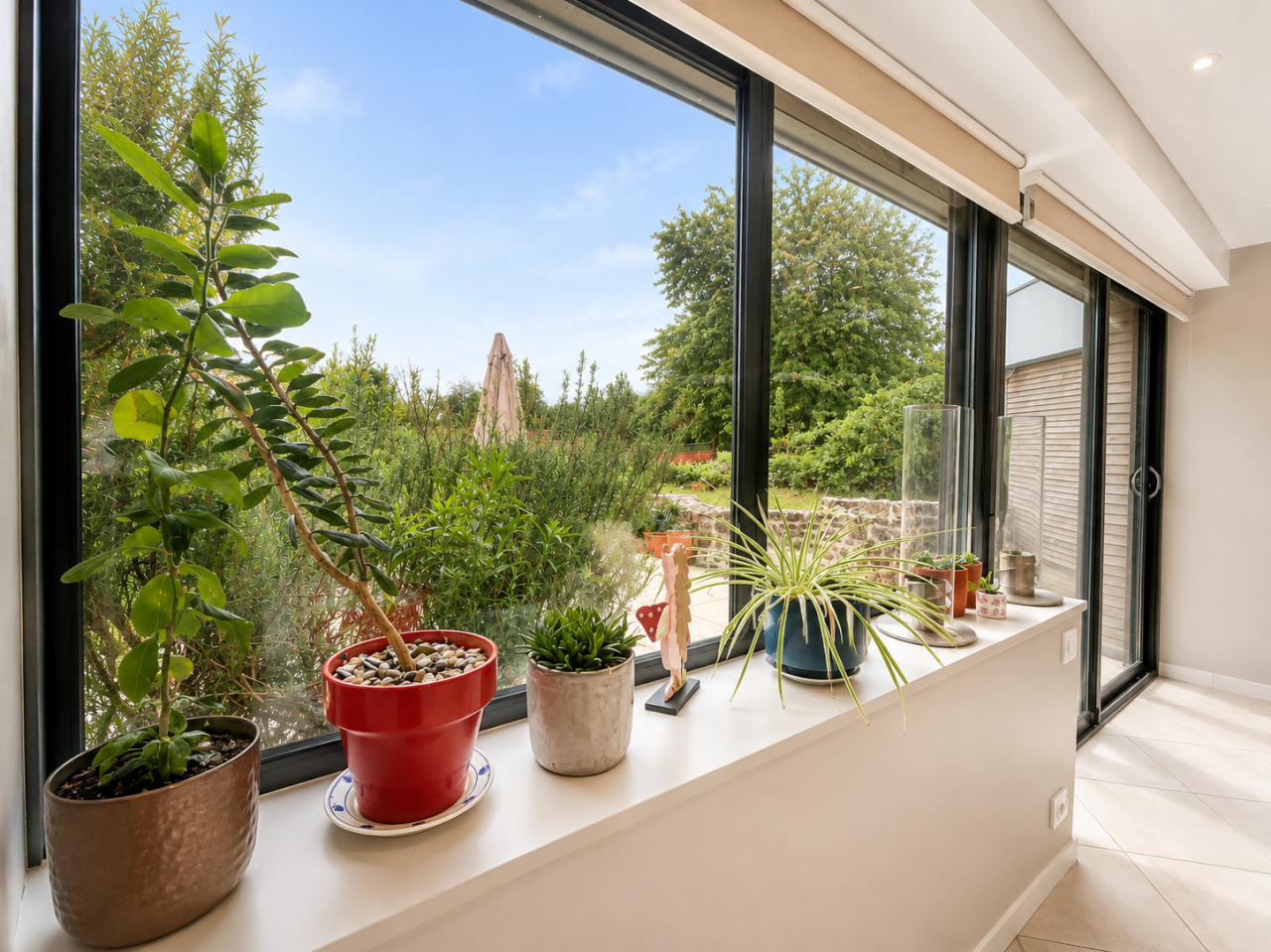 Propri&eacute;t&eacute; de presque 2ha avec boxes