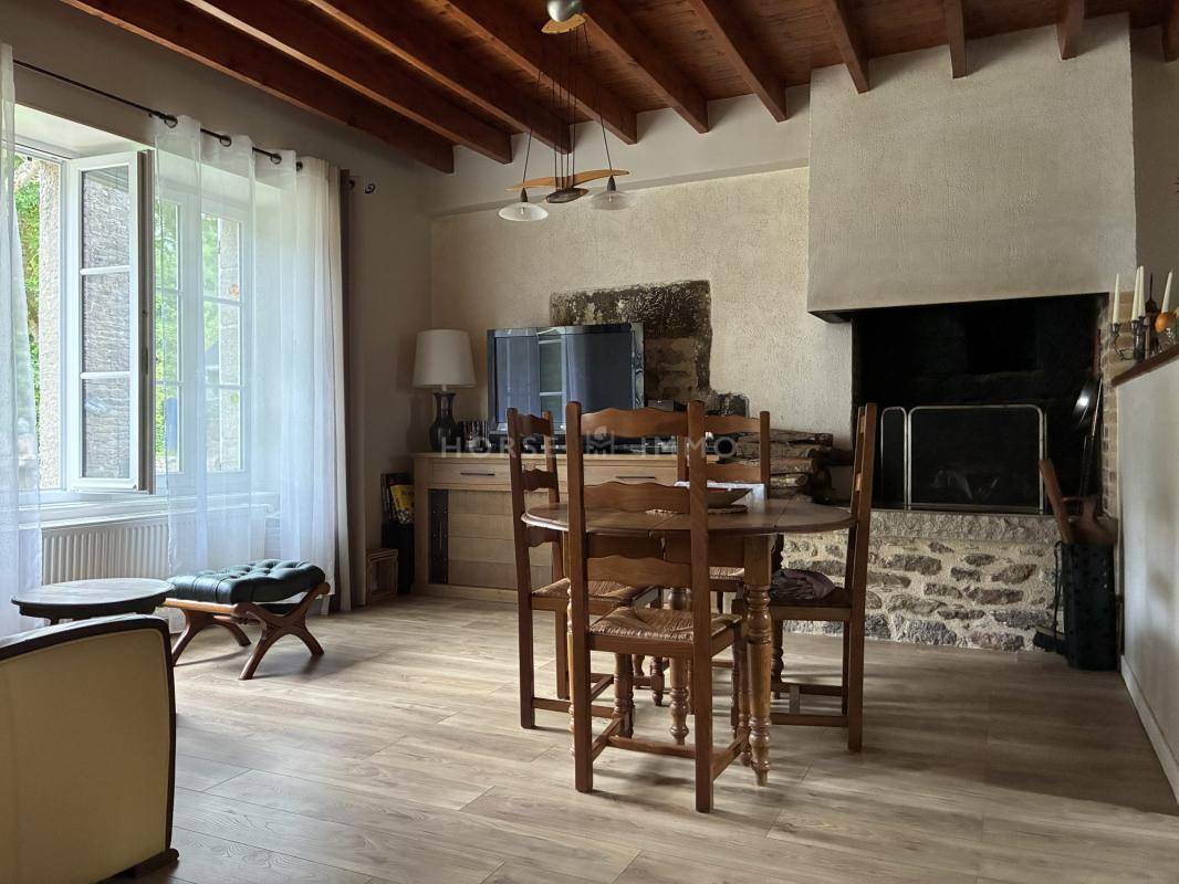 Propri&eacute;t&eacute; en pierre avec g&icirc;te ind&eacute;pendant sur 2 hectares &agrave;