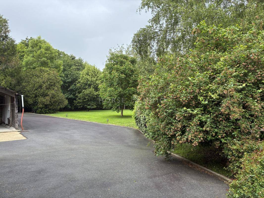 Propri&eacute;t&eacute; en pierre avec g&icirc;te ind&eacute;pendant sur 2 hectares &agrave;