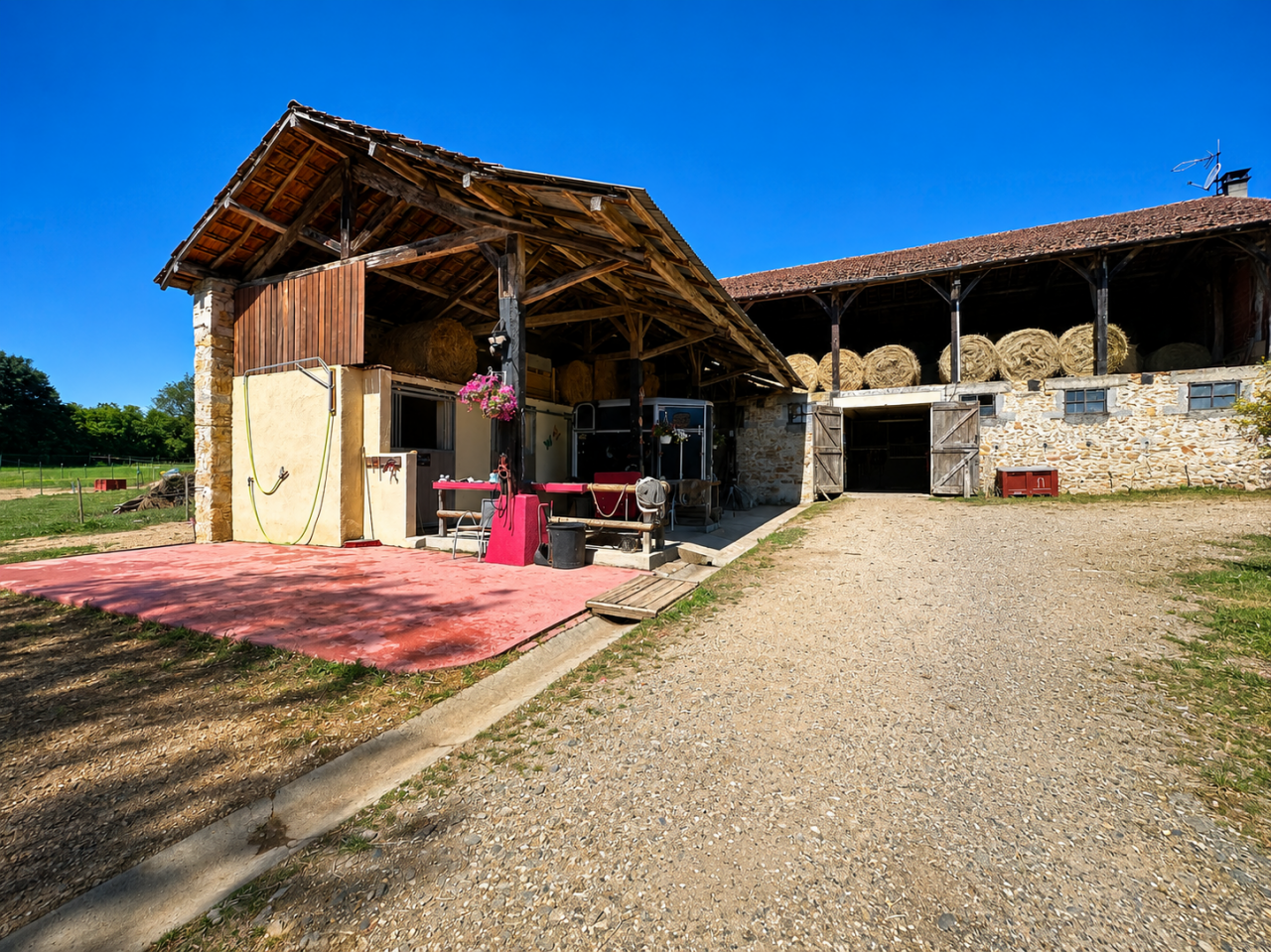 Domaine &eacute;questre sur 1.5 hectare et 10 hectares sup
