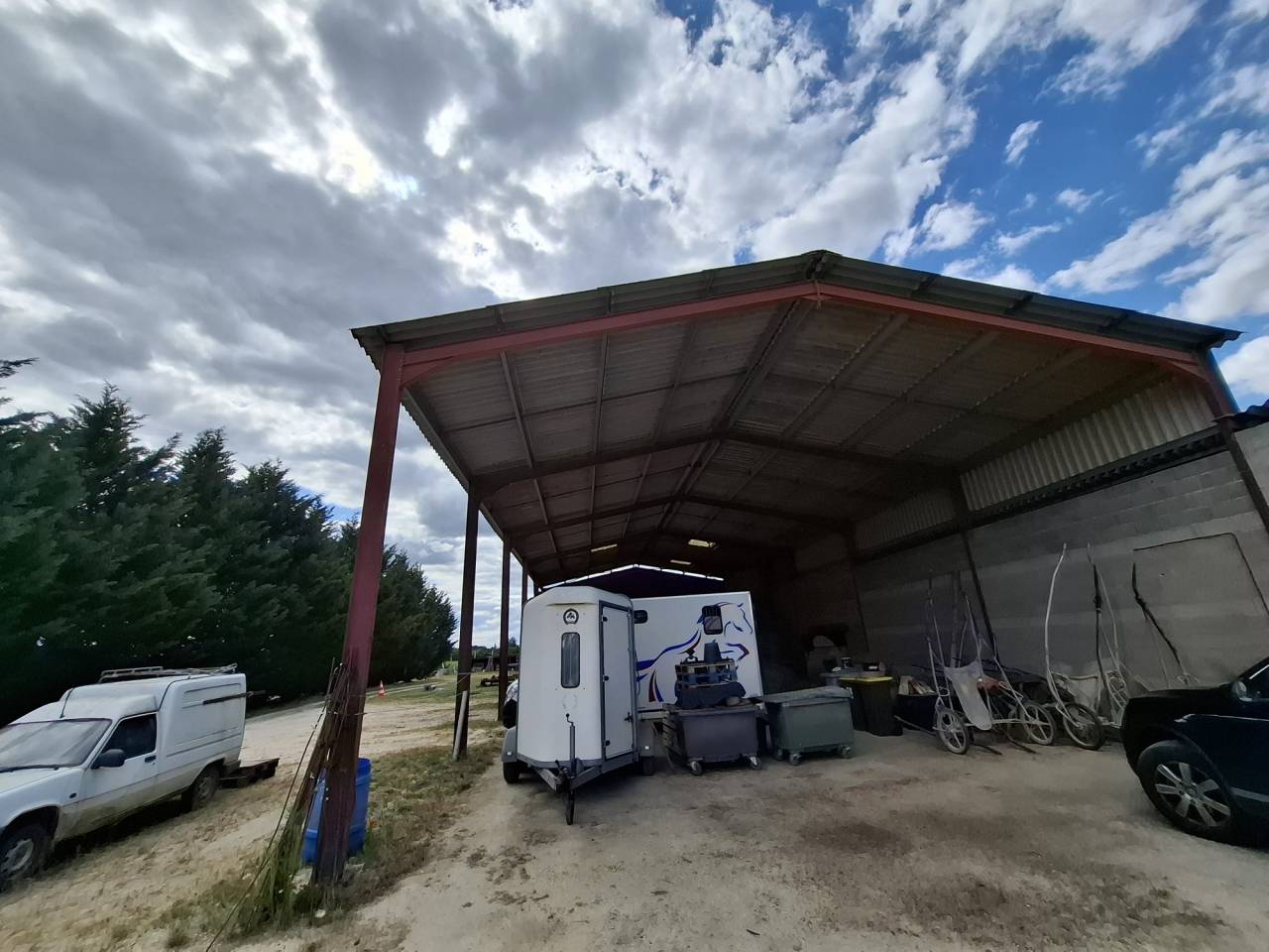 Propri&eacute;t&eacute; &eacute;questre de caract&egrave;re sur plus de 5 hectares  S