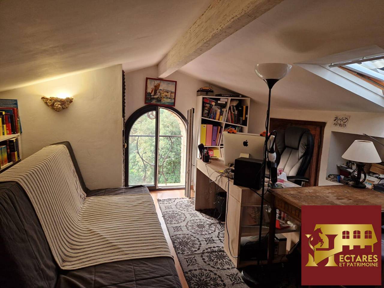 Propri&eacute;t&eacute; &eacute;questre de caract&egrave;re  &agrave; Roquebrune sur Argens . Rare &agrave; la vente !