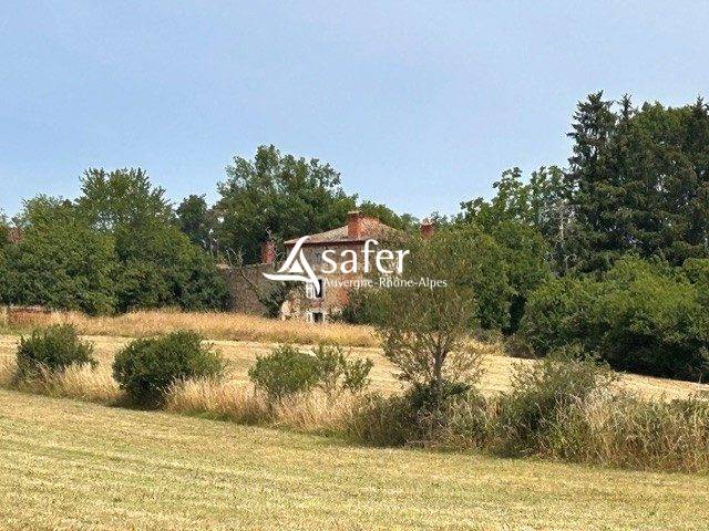 Propri&eacute;t&eacute; rurale en pierre avec d&eacute;pendances sur 3,9ha environ