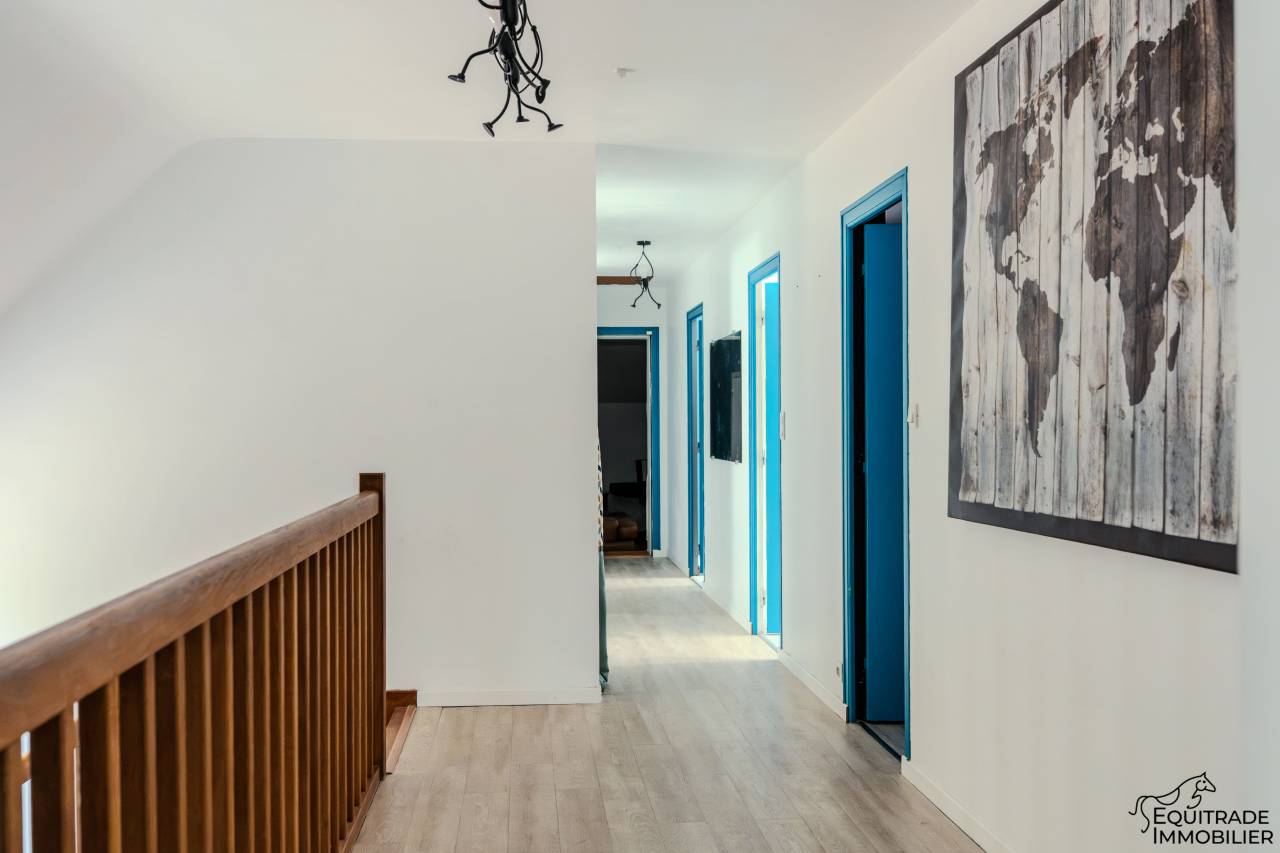 Grande maison familiale avec beau terrain arbor&eacute;