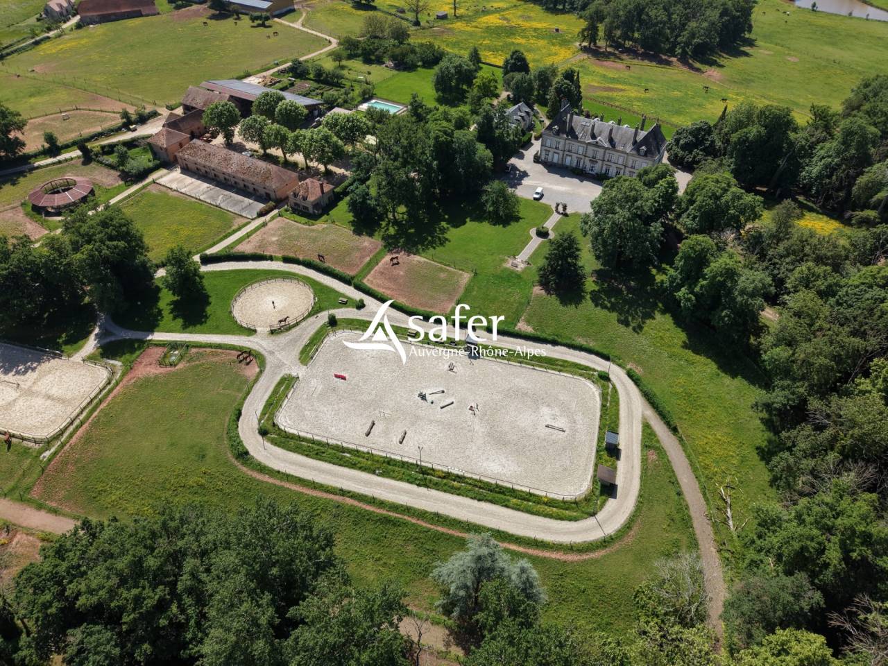 Domaine h&ocirc;telier et touristique avec activit&eacute; &eacute;questre