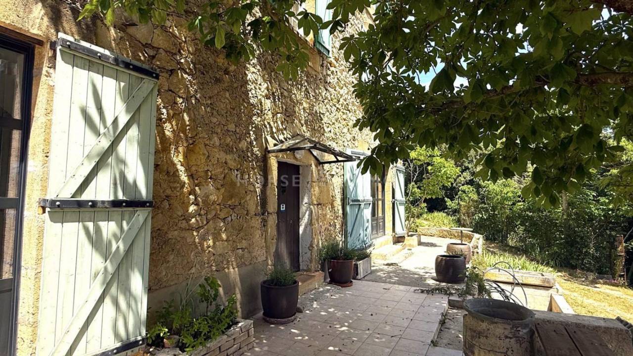 Magnifique bastide au pied du Luberon sur 8,5 hectares