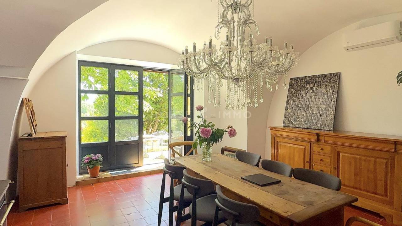 Magnifique bastide au pied du Luberon sur 8,5 hectares