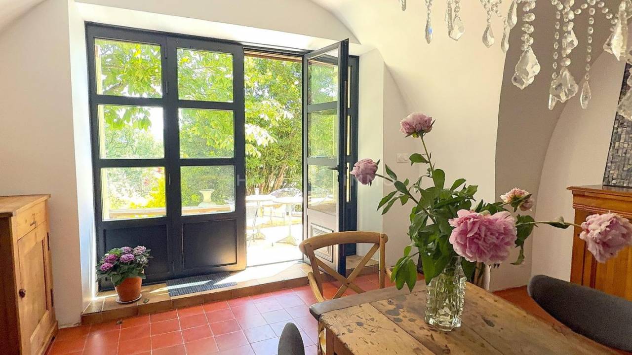 Magnifique bastide au pied du Luberon sur 8,5 hectares