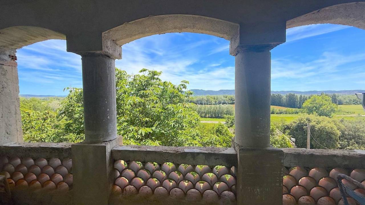 Magnifique bastide au pied du Luberon sur 8,5 hectares