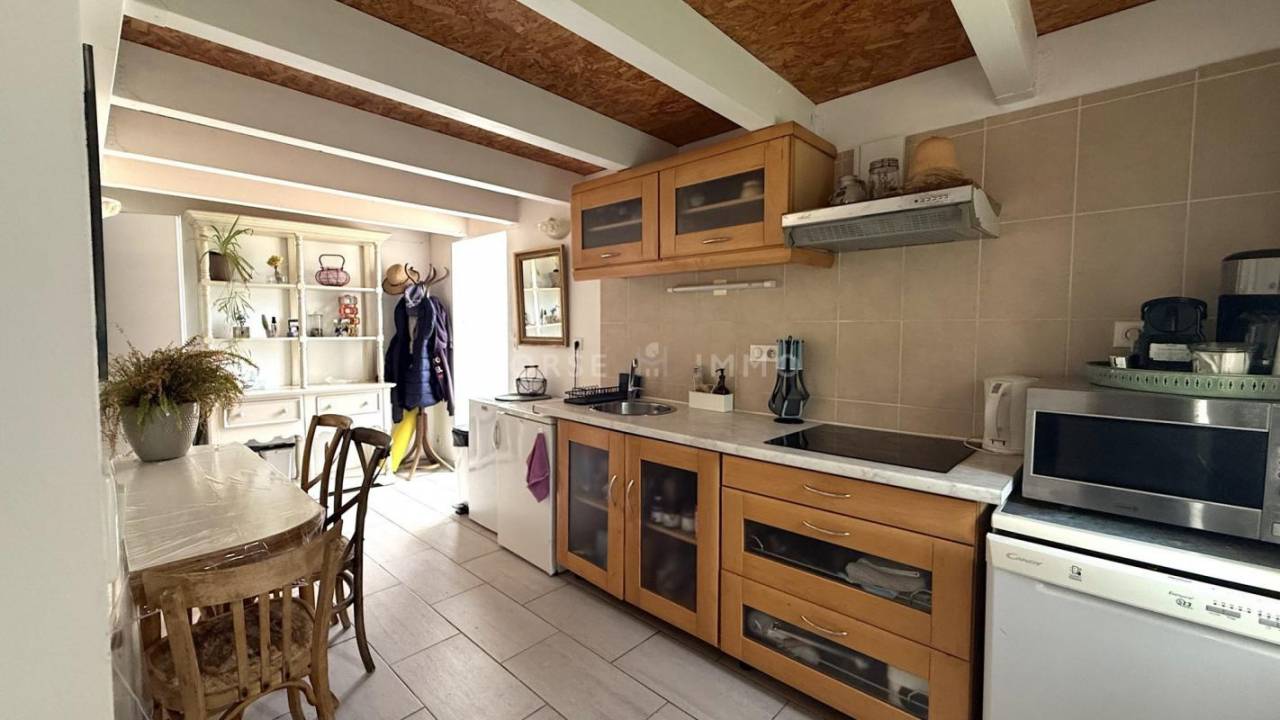 Magnifique bastide au pied du Luberon sur 8,5 hectares