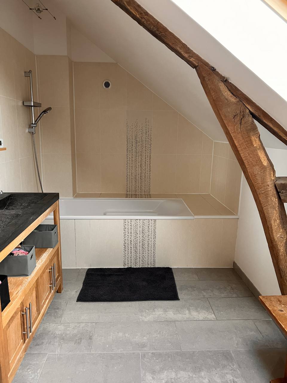 Propri&eacute;t&eacute; r&eacute;nov&eacute;e avec piscine &ndash; 260 m&sup2; &ndash; 2,6 hecta