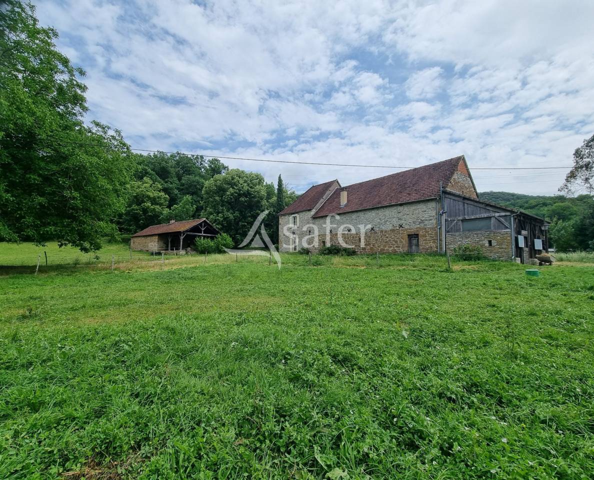 Propri&eacute;t&eacute; &eacute;questre sur 9 ha au Nord du Lot