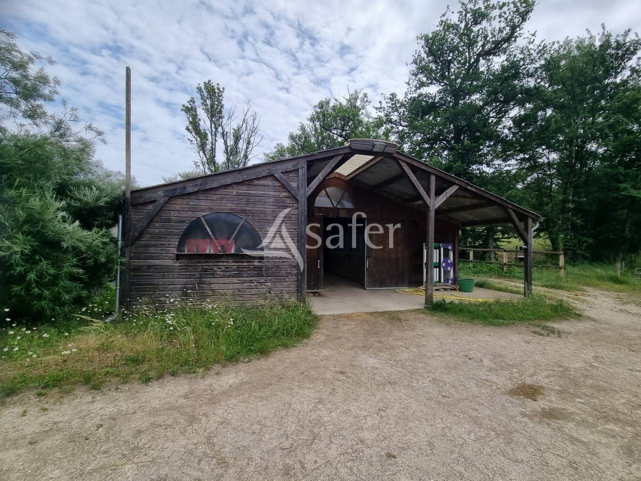 Propri&eacute;t&eacute; &eacute;questre sur 9 ha au Nord du Lot