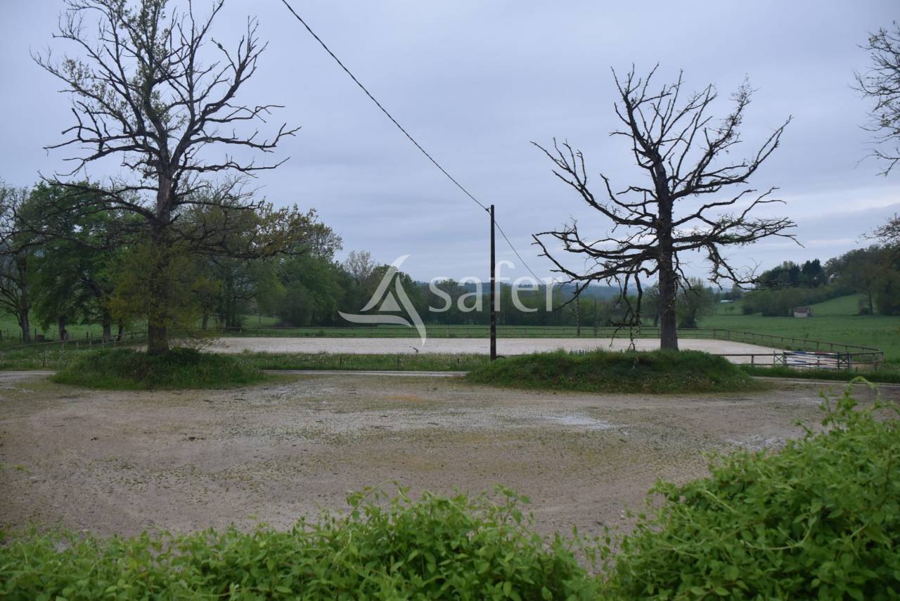 Propri&eacute;t&eacute; &eacute;questre sur 9 ha au Nord du Lot