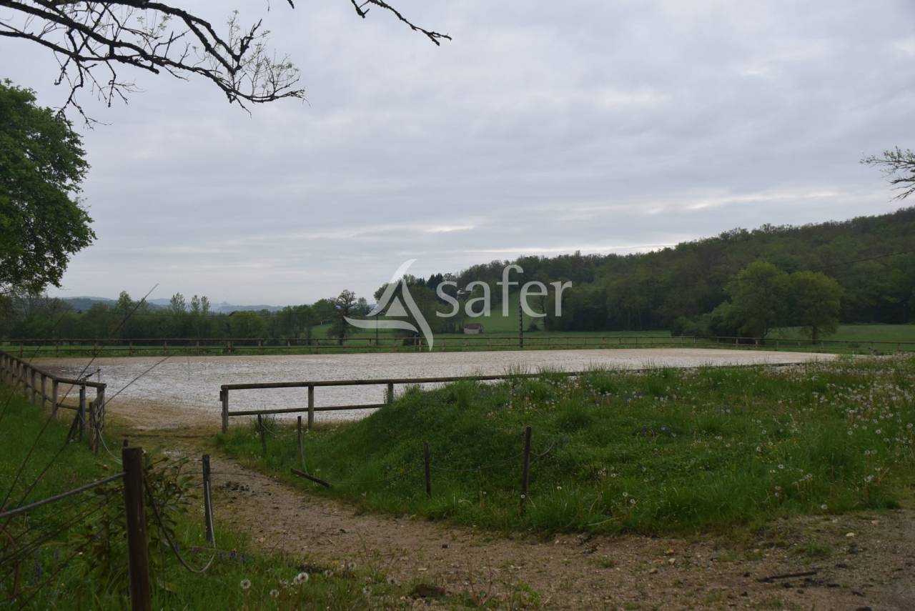 Propri&eacute;t&eacute; &eacute;questre sur 9 ha au Nord du Lot