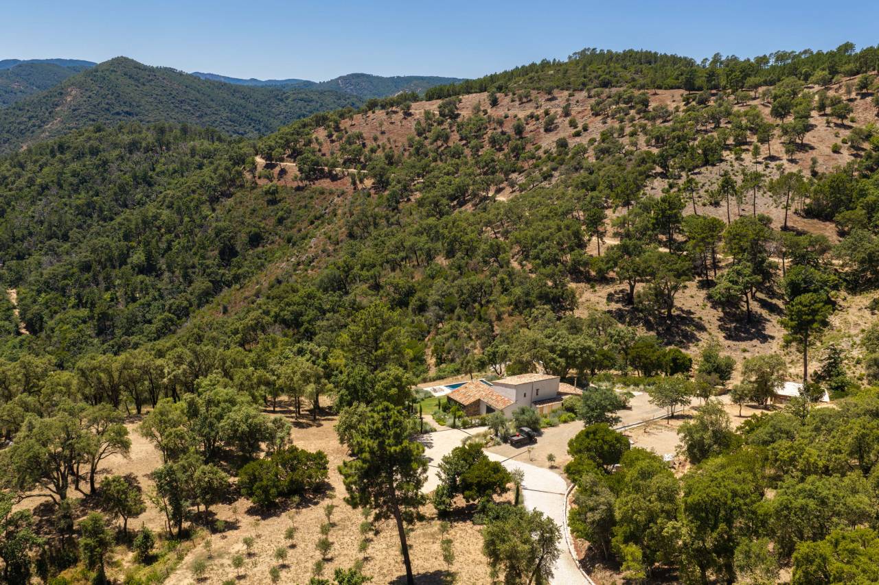 Bergerie d&rsquo;exception du XVIIIe si&egrave;cle &ndash; Domaine de 8 ha