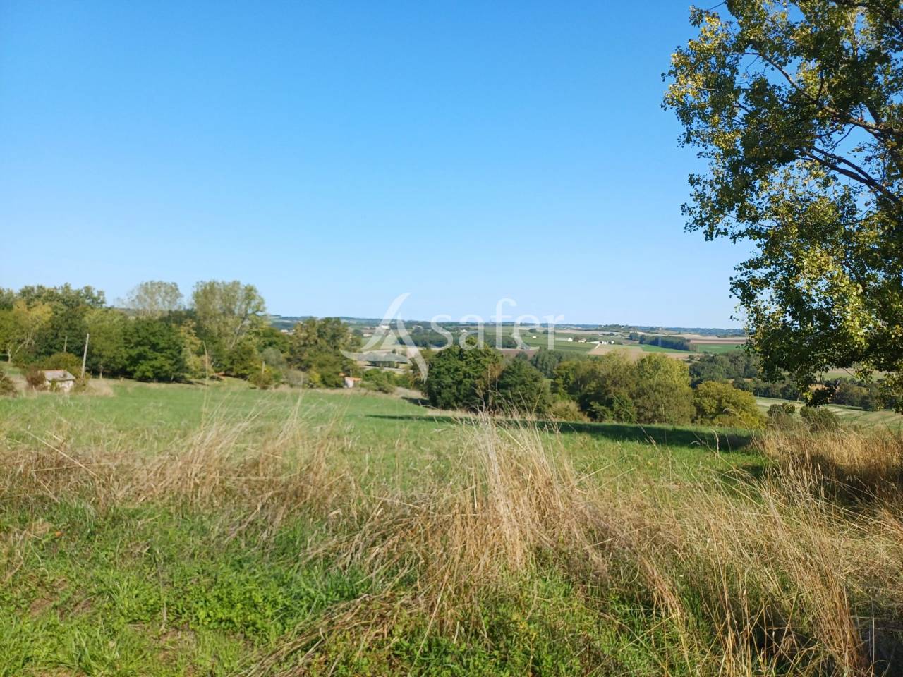 Propri&eacute;t&eacute; de 13ha, proximit&eacute; de l'Estuaire, avec un Corps de