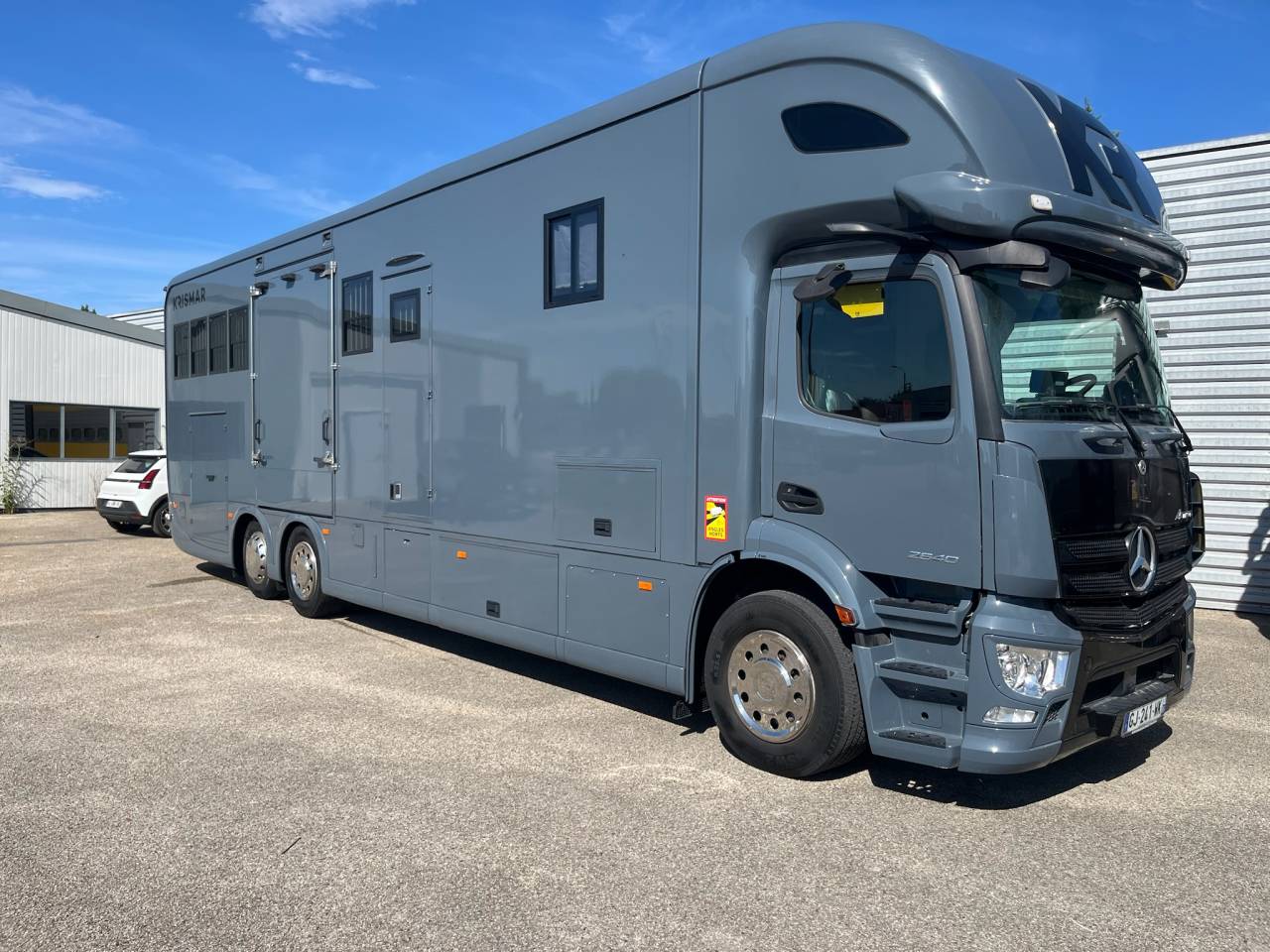 Mercedes Actros 26T d'occasion 8 Chevaux + Living