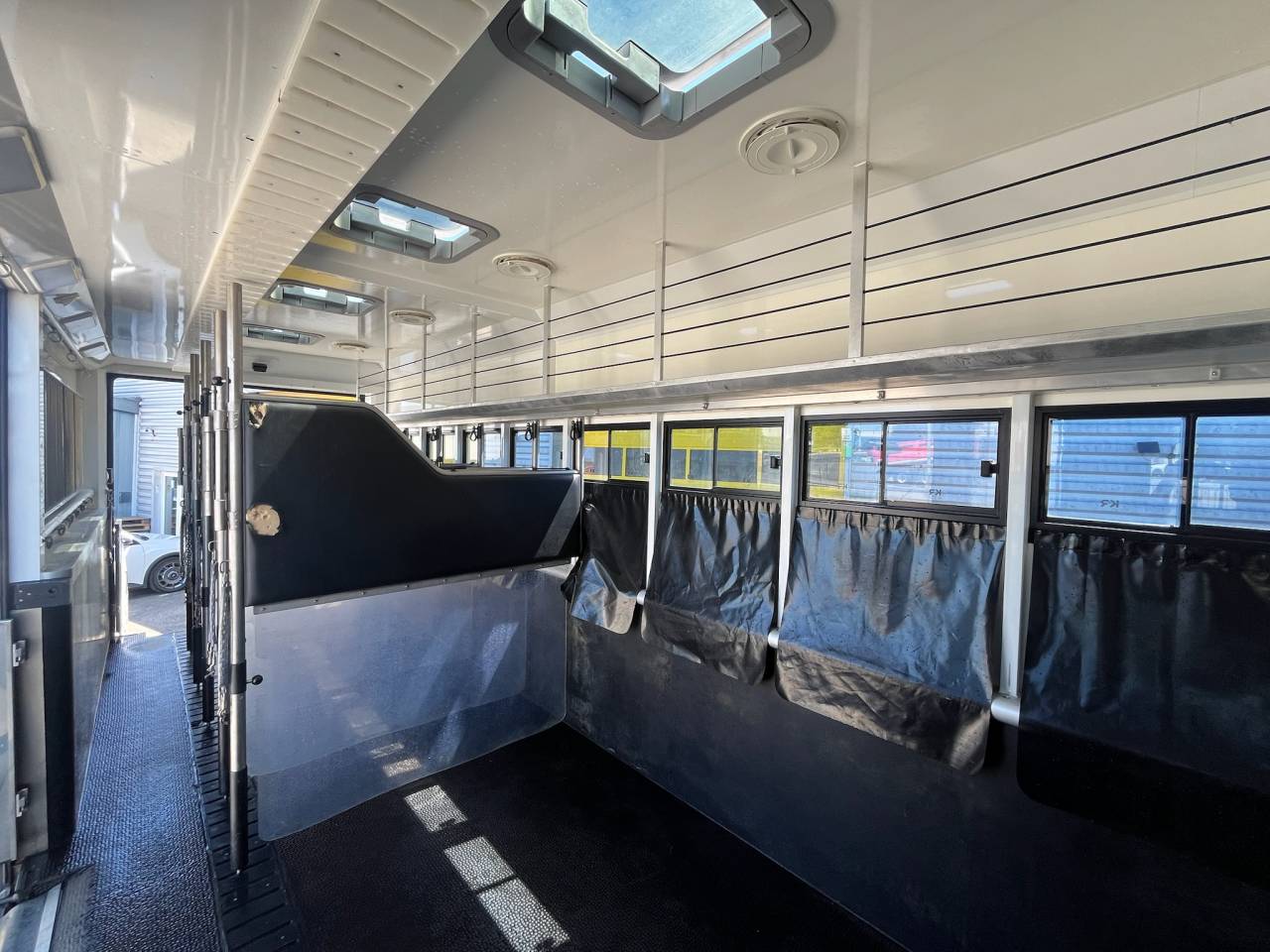 Mercedes Actros 26T d'occasion 8 Chevaux + Living