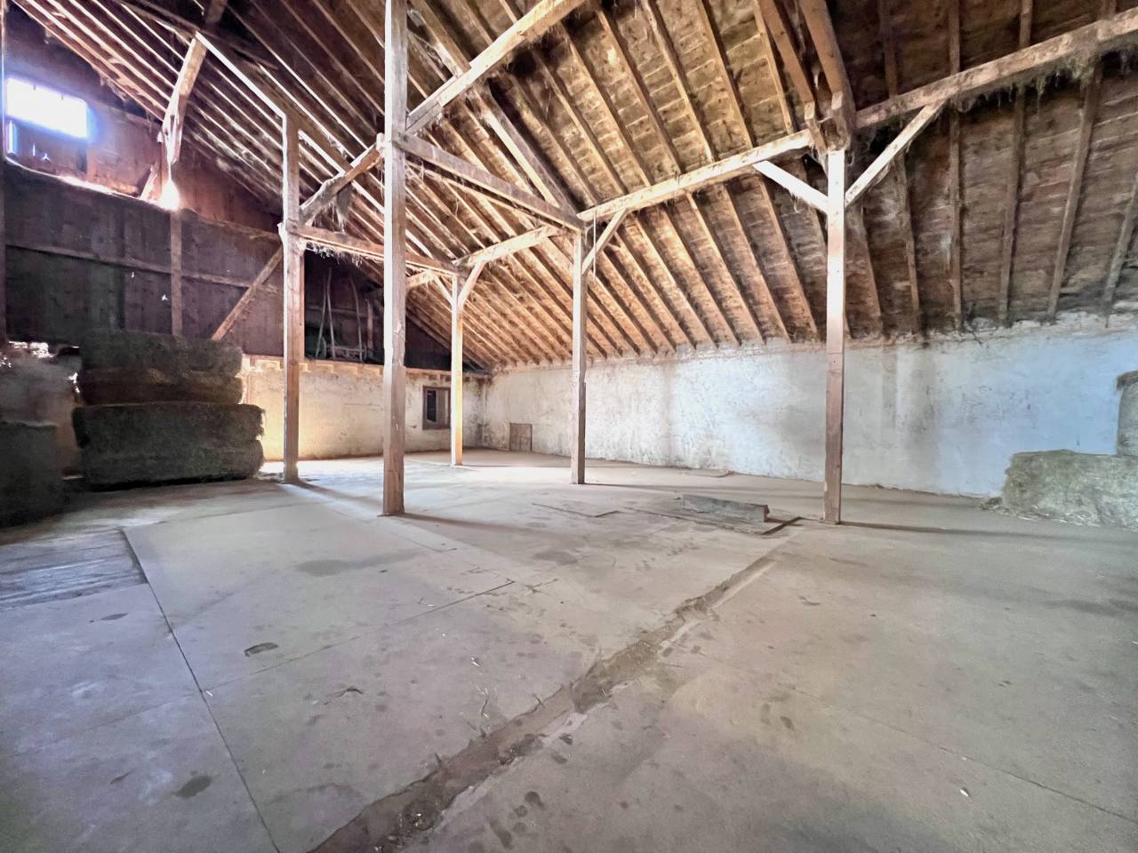 Ferme &eacute;questre avec stabulations