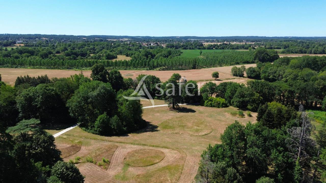 Manoir du 19eme si&egrave;cle avec chambres d'h&ocirc;tes, en vall&eacute;e de l'