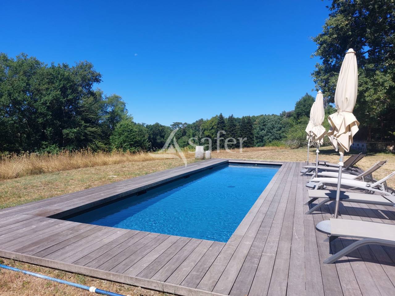 Manoir du 19eme si&egrave;cle avec chambres d'h&ocirc;tes, en vall&eacute;e de l'