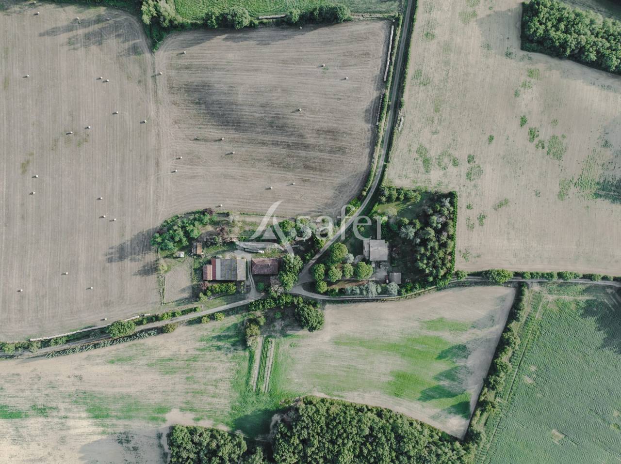 Maison de campagne avec ferme et terres irrigu&eacute;es