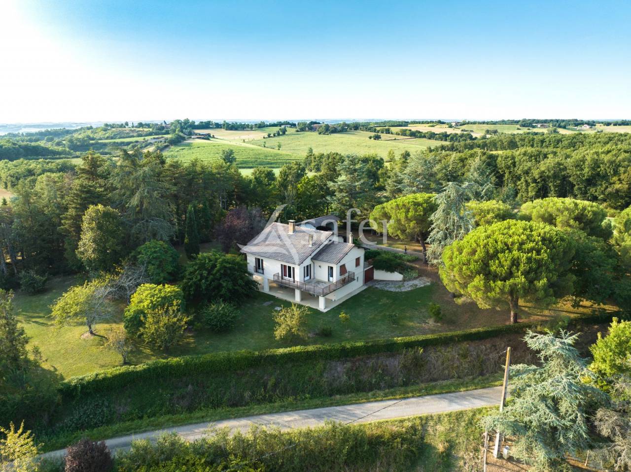 Maison de campagne avec ferme et terres irrigu&eacute;es