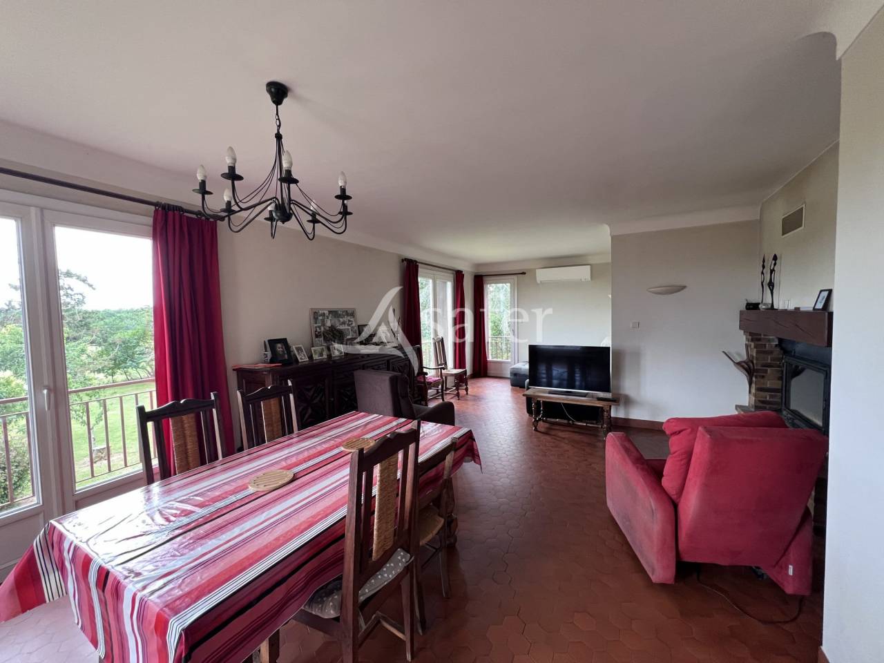 Maison de campagne avec ferme et terres irrigu&eacute;es