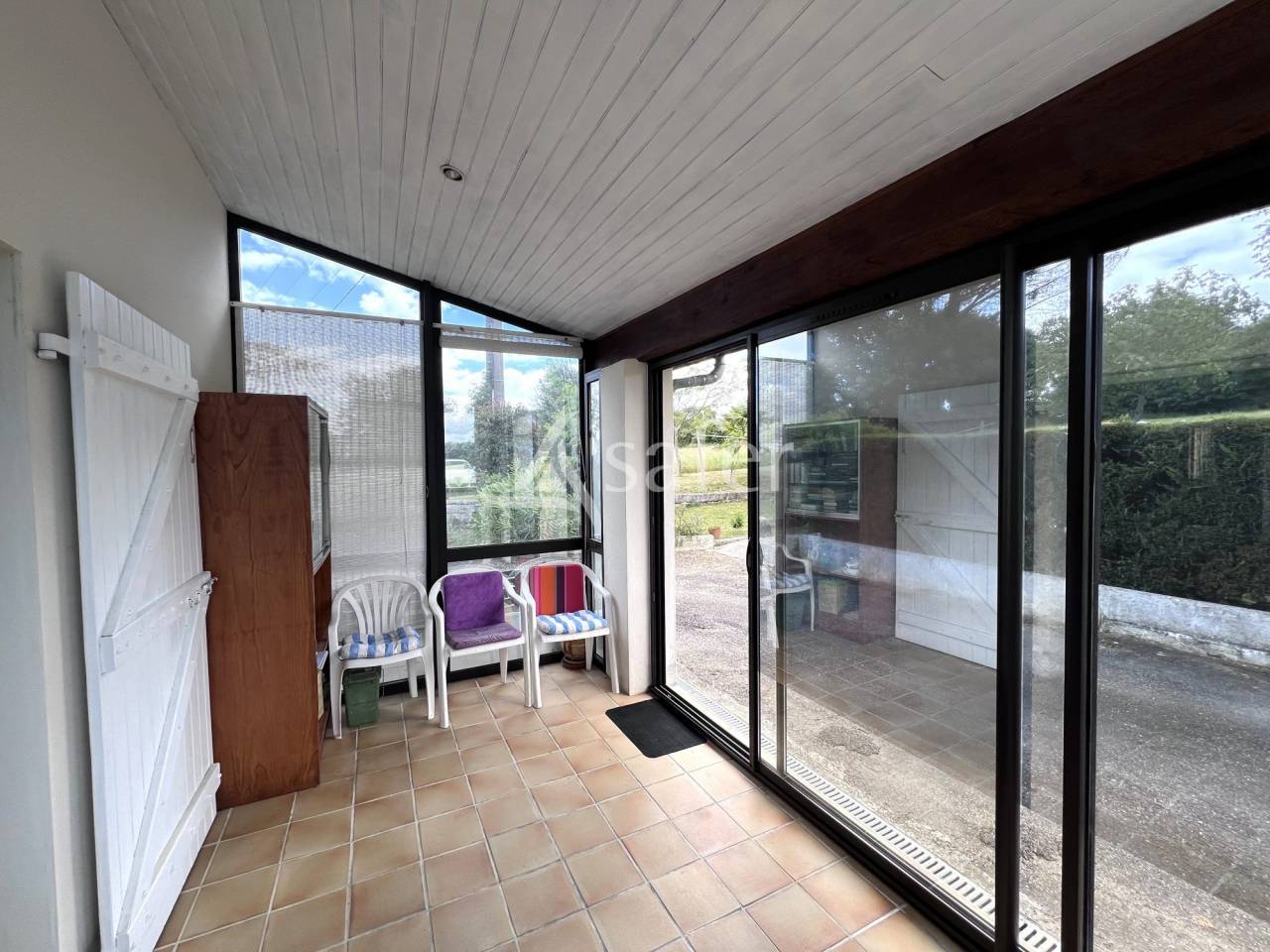 Maison de campagne tr&egrave;s proche des commodit&eacute;s