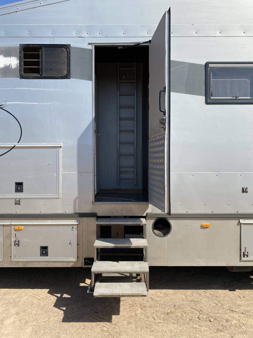 CAMION CHEVAUX 7 PLACES AVEC HOME CAR