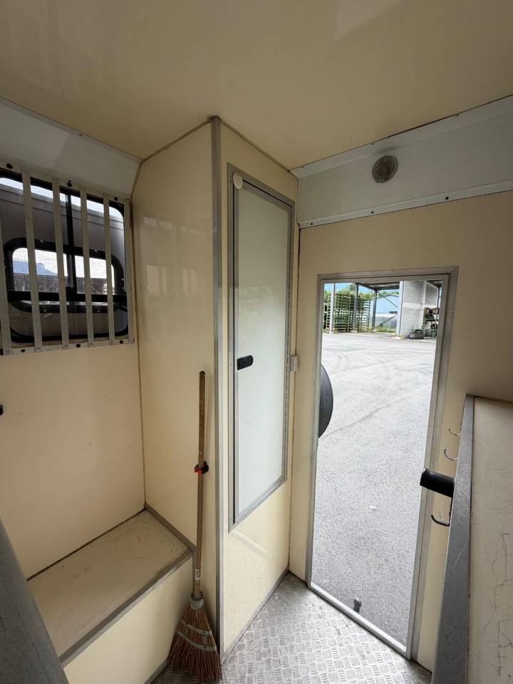 Camion Opel Movano expertis&eacute; - double rampe lat&eacute;rale