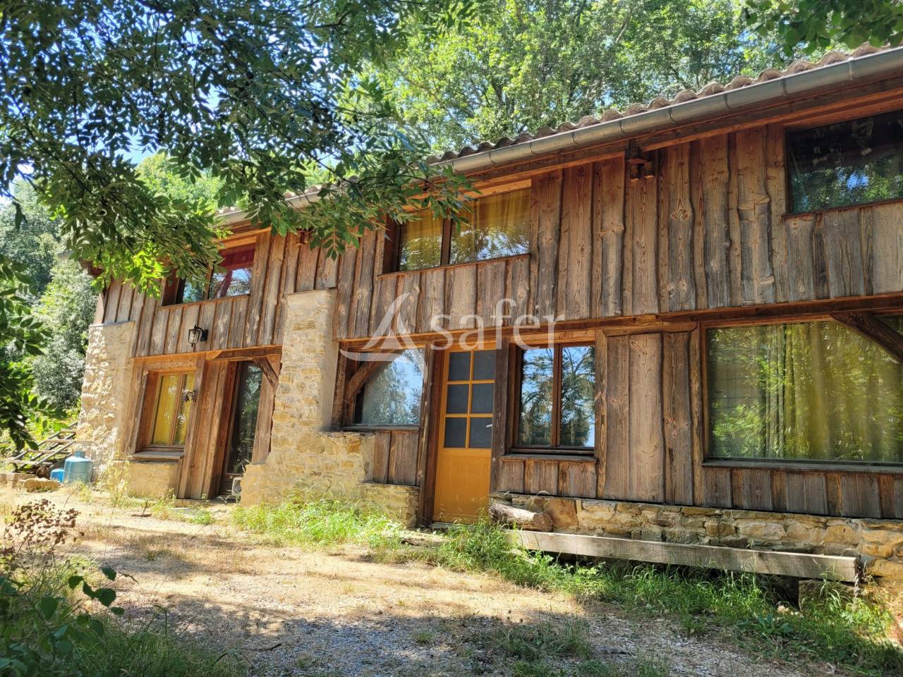 Propri&eacute;t&eacute; rurale de 16 ha avec pr&eacute;s et bois, Hautes Corbi&egrave;re