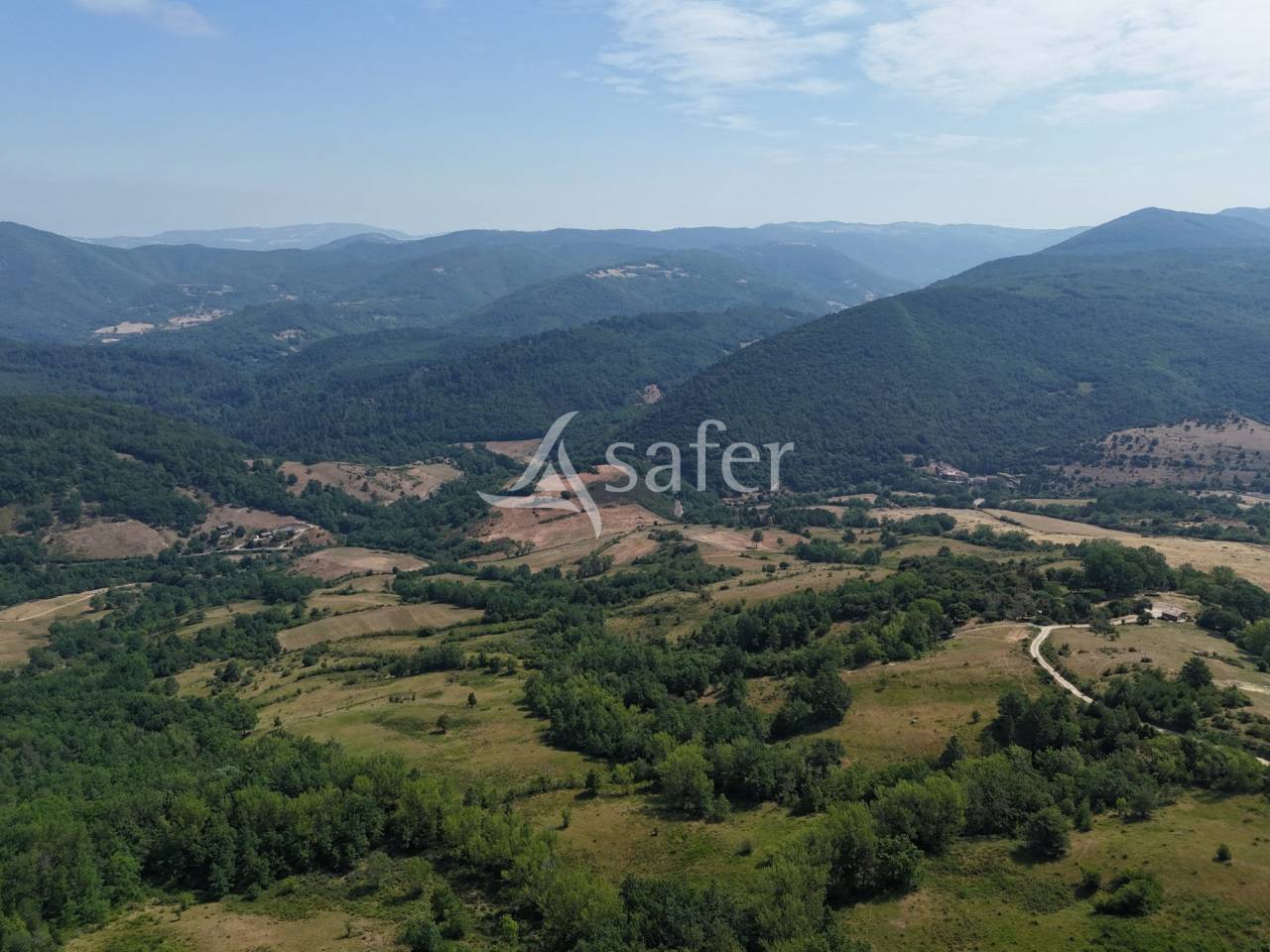 Propri&eacute;t&eacute; rurale de 16 ha avec pr&eacute;s et bois, Hautes Corbi&egrave;re