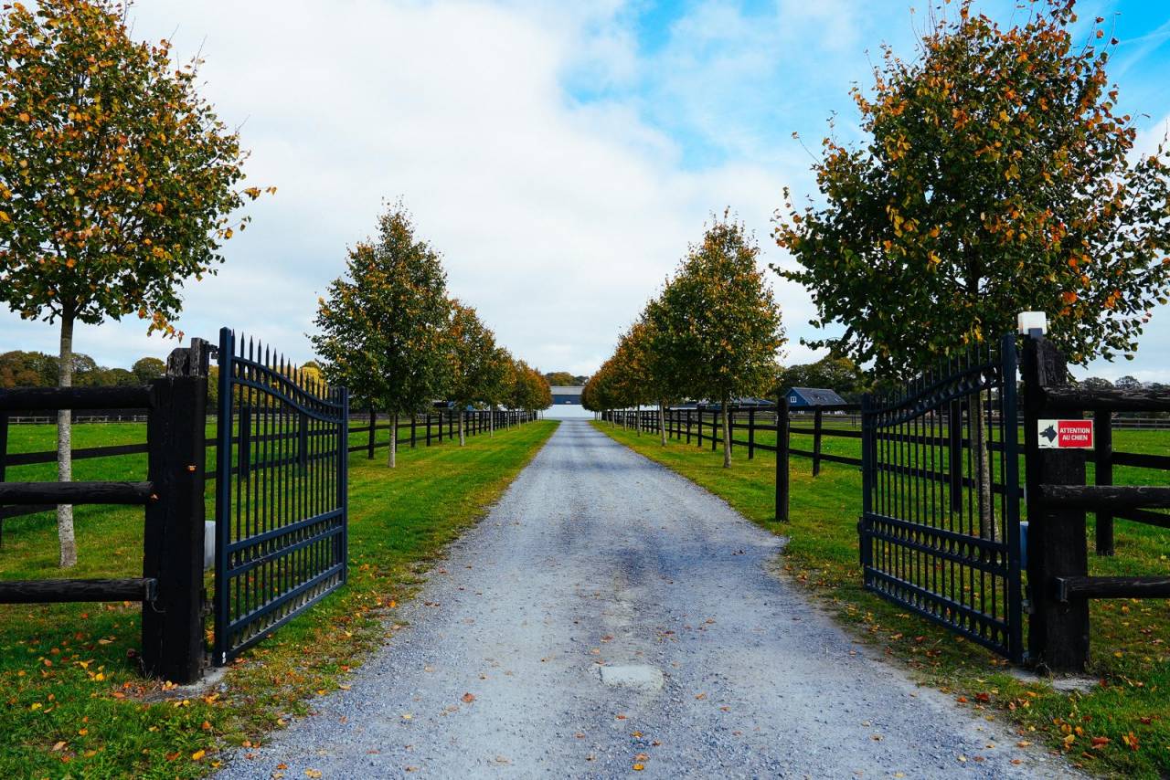 HARAS TR&Egrave;S FONCTIONNEL 45,5 HA
