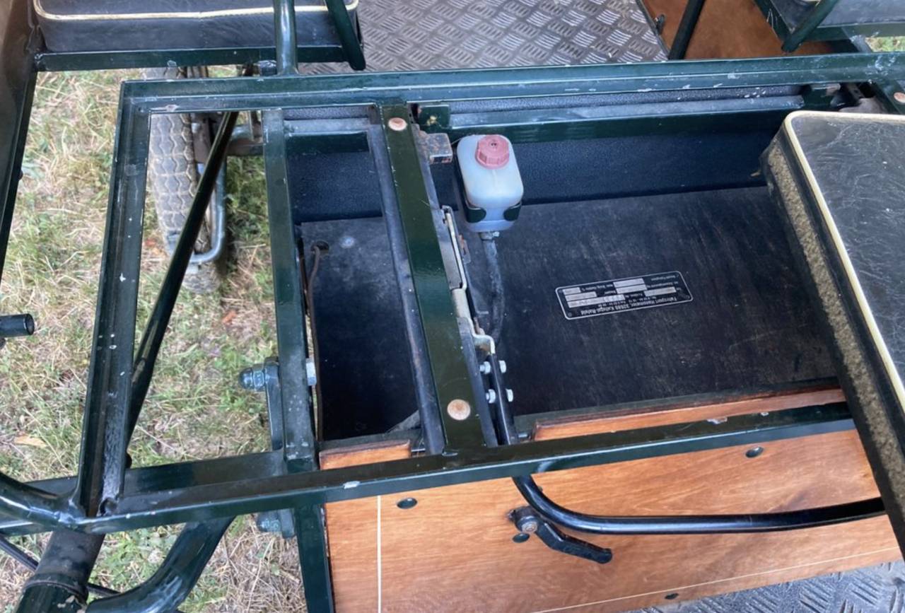 Cal&egrave;che wagonnette 1 ou 2 poneys avec b&acirc;che