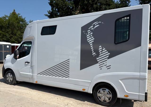 Camion Theault proteo switch stalles