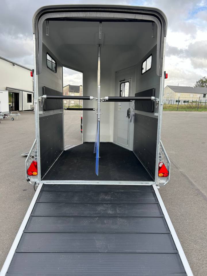 Van Cheval Liberte Touring country