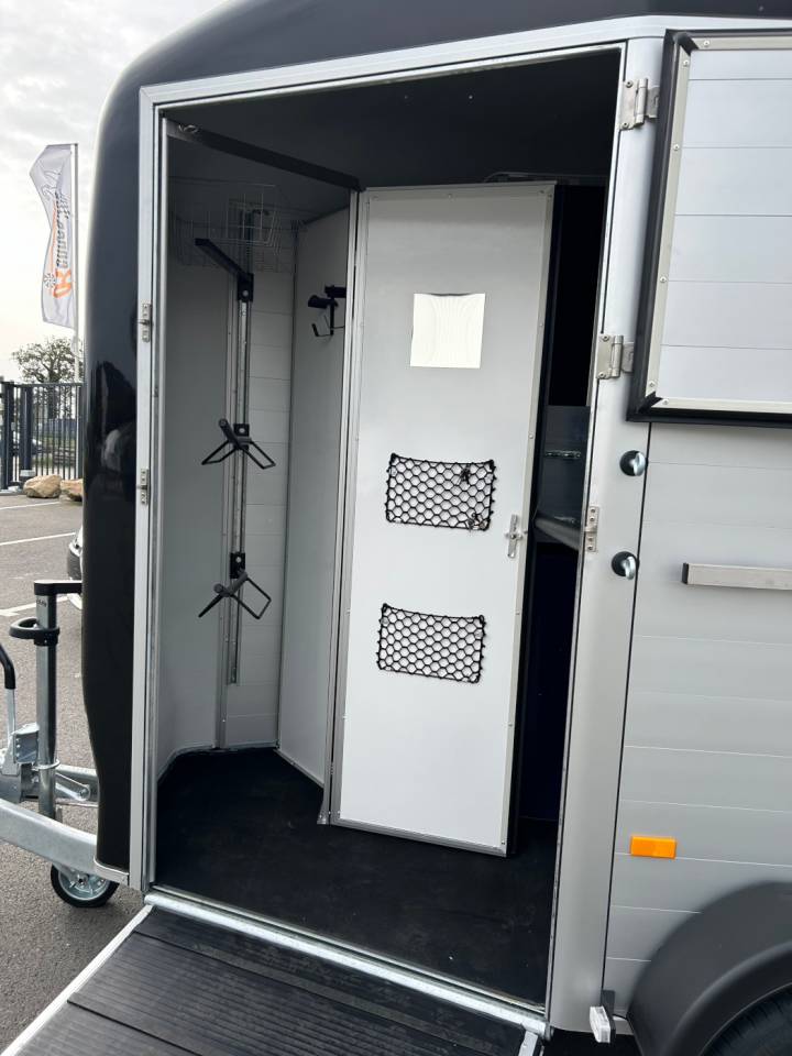 Van Cheval Liberte Touring country